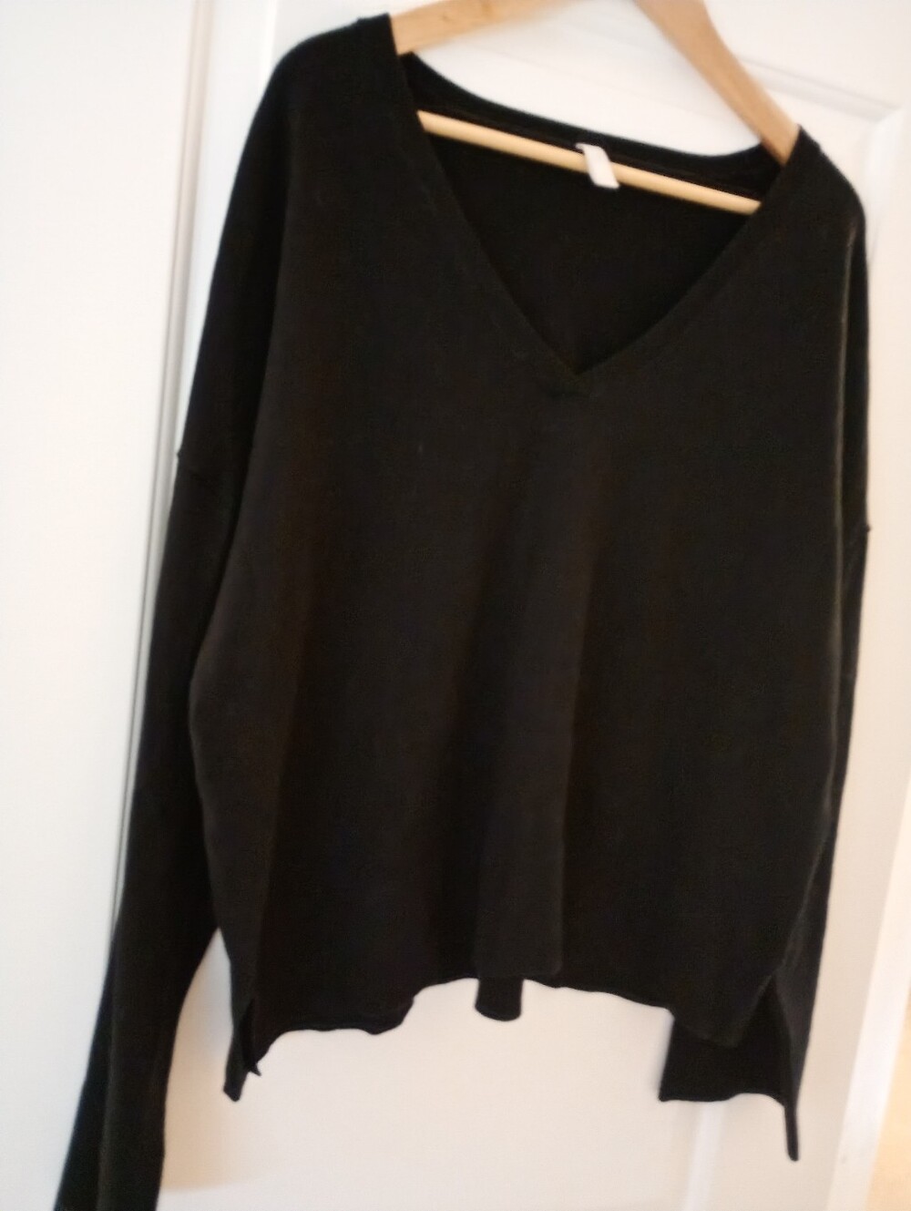 Miiyu | Classic Ultra Soft Black V-Neck Lightweight Knit Sweater | XL